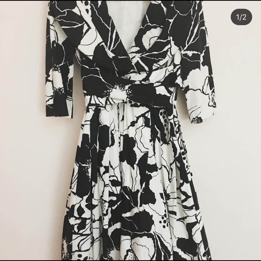 SOLD✅Woman’s dress - Picture 1 of 2